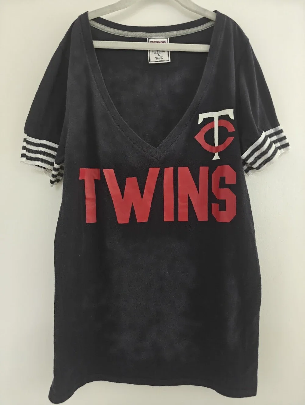 PINK Victoria's Secret Minnesota Twins MLB v-neck tee featuring striped sleeve L